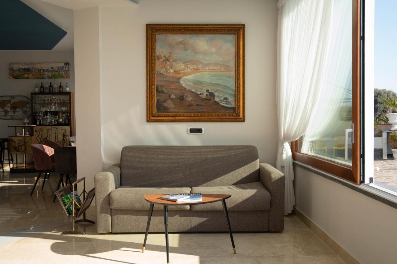 Villa Tito Livio Starguest ปอซซุออลี ภายนอก รูปภาพ